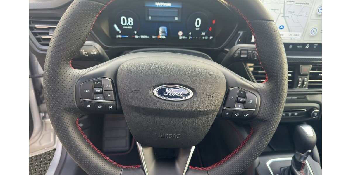 Ford Focus Turnier ST-Line X*Aut./Pano/AHK/Navi/SHZG/PD 17.607 km 22.490 &euro; Bamberg 96052