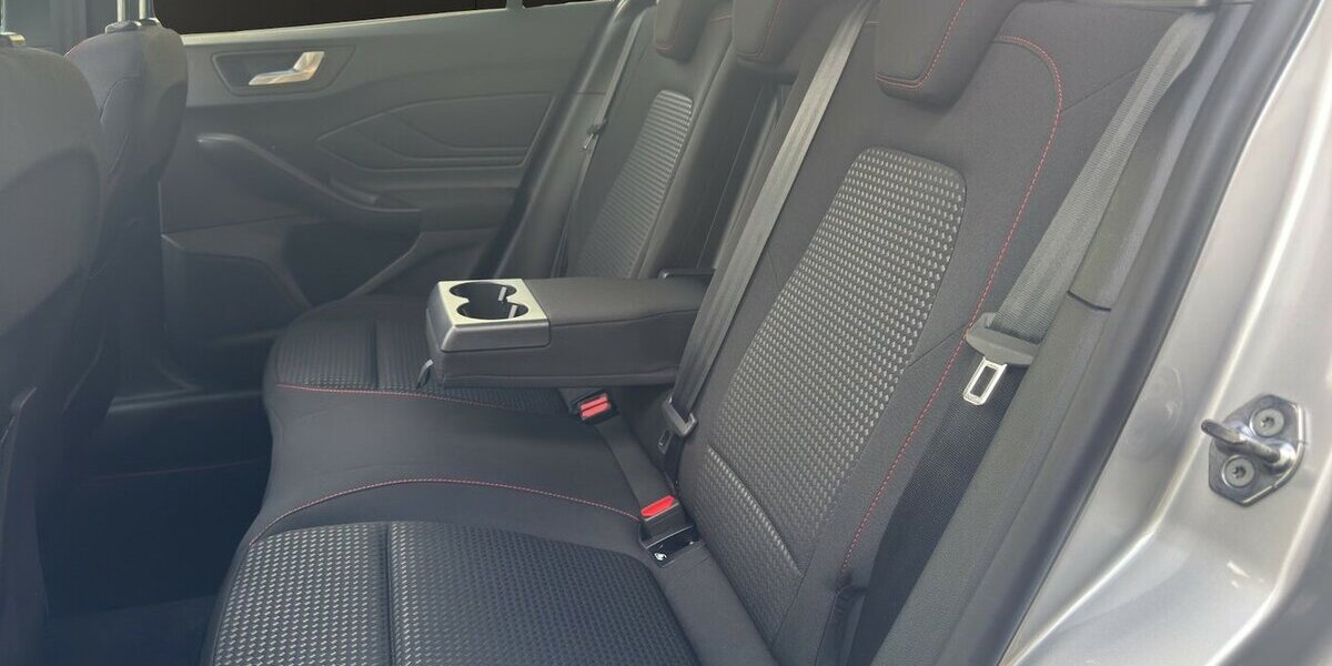 Ford Focus Turnier ST-Line X*Aut./Pano/AHK/Navi/SHZG/PD 17.607 km 22.490 &euro; Bamberg 96052