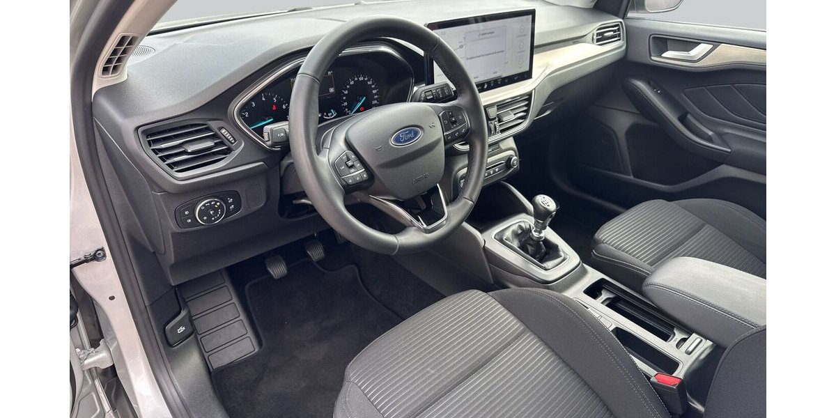 Ford Focus Titanium *Navi/SHZG/LED/TPMT/PDC/1.HD* 31.452 km 16.990 &euro; Bamberg 96052