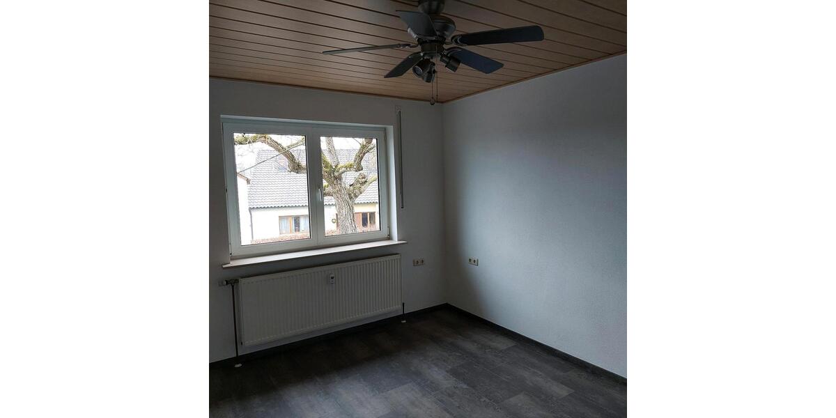 Hochparterre Hallerndorf - 2 Zimmer, 90 m&sup2;, 950&euro; | Angebot:25931426