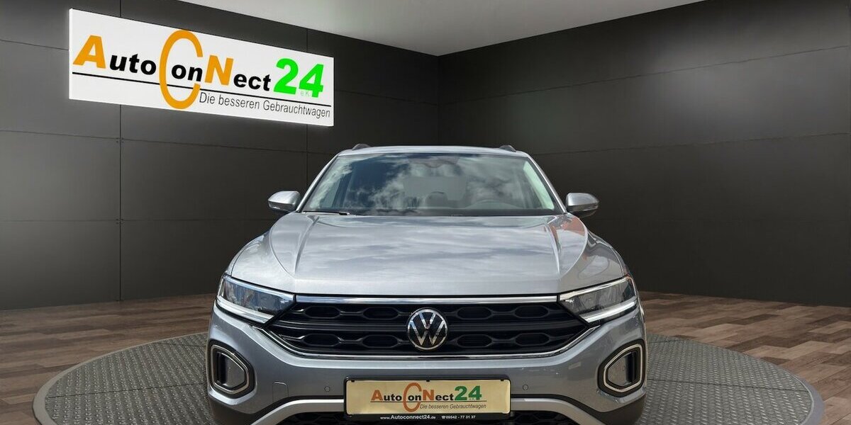 VW T-Roc 1.5 TSi Life Business *LED/Navi/ACC/SHZG/Tot 4.126 km 26.990 &euro; Bamberg 96052