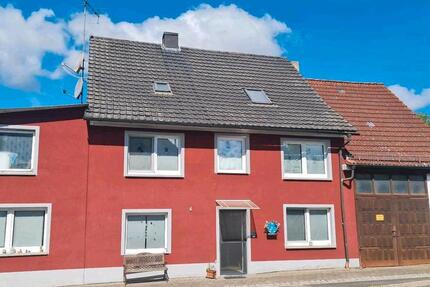 Haus Burgebrach - 8 Zimmer, 235 m&sup2;, 230.000&euro; | Angebot:25956532