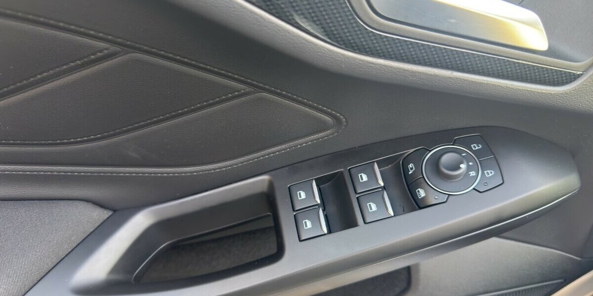 Ford Focus Turnier ST-Line X*Aut./Pano/AHK/Navi/SHZG/PD 17.607 km 22.490 &euro; Bamberg 96052