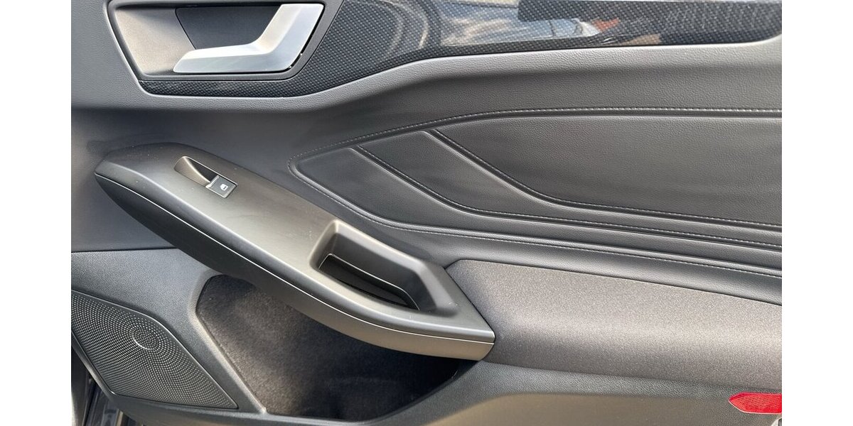 Ford Focus ST-Line X*Automatik//Navi/SHZG/PDC/Kamera* 9.976 km 23.390 &euro; Bamberg 96052