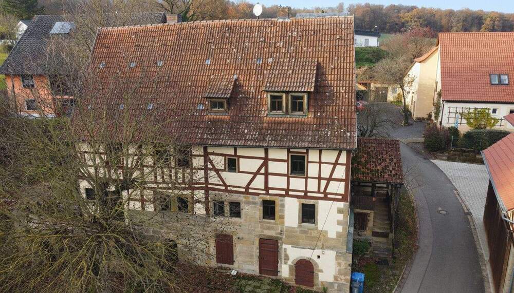 Einfamilienhaus Rentweinsdorf Sendelbach - 8 Zimmer, 268 m&sup2;, 390.000&euro; | Angebot:25696962