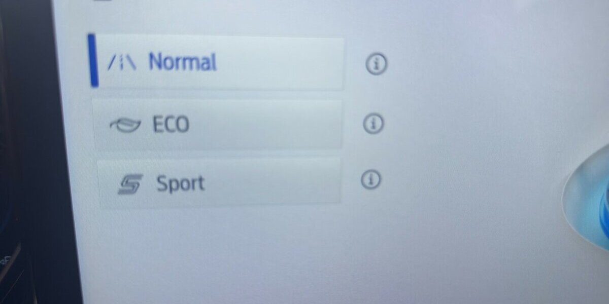 Ford Focus Turnier ST-Line X*Aut./Pano/AHK/Navi/SHZG/PD 17.607 km 22.490 &euro; Bamberg 96052