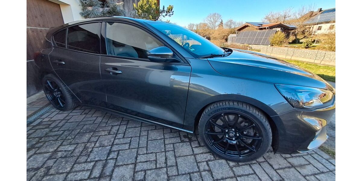 Ford Focus 66.000 km 22.900 &euro; Rentweinsdorf 96184