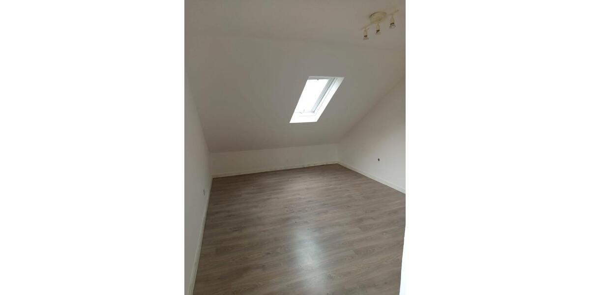 Dachgeschoßwohnung Uehlfeld - 3.5 Zimmer, 75 m&sup2;, 550&euro; | Angebot:26539982