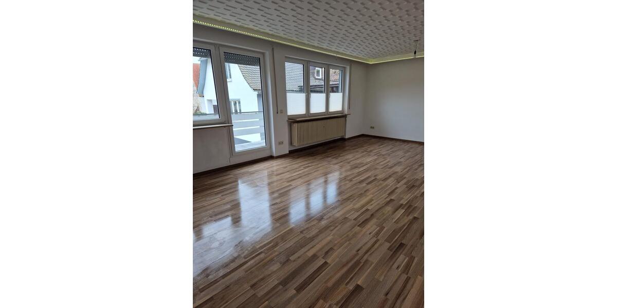 Etagenwohnung Schlüsselfeld - 5 Zimmer, 150 m&sup2;, 1.200&euro; | Angebot:26699657
