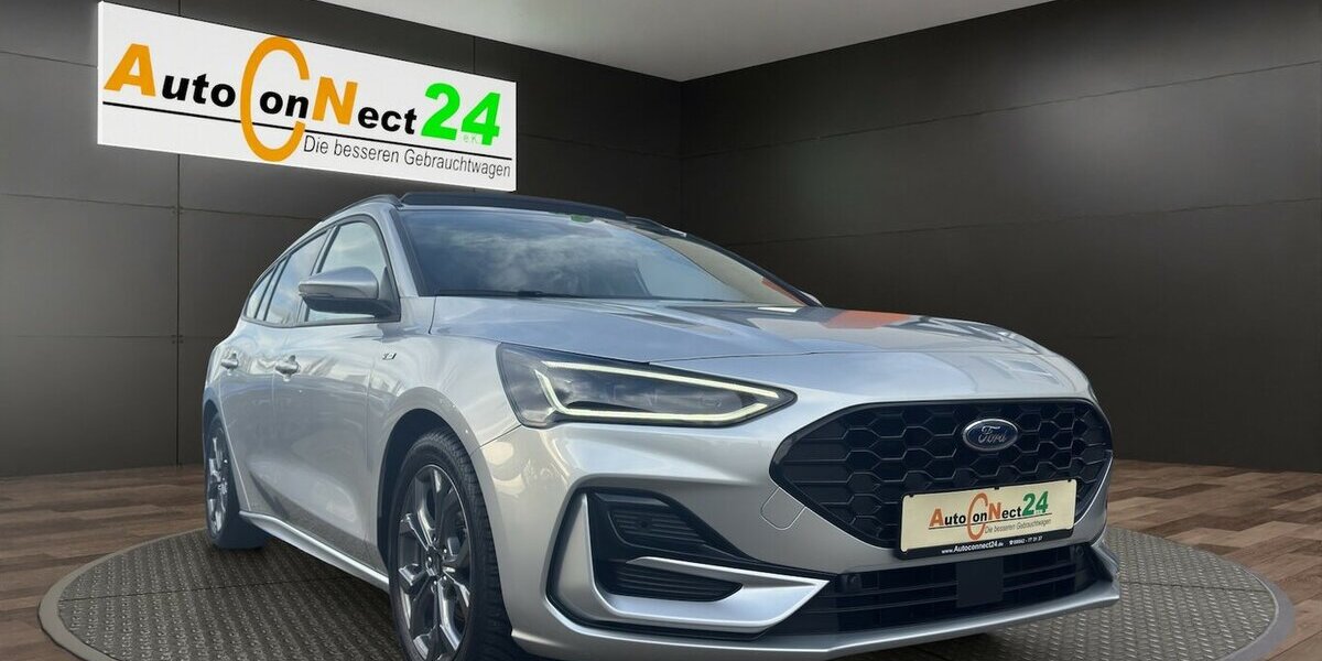 Ford Focus Turnier ST-Line X*Aut./Pano/AHK/Navi/SHZG/PD 17.607 km 22.490 &euro; Bamberg 96052