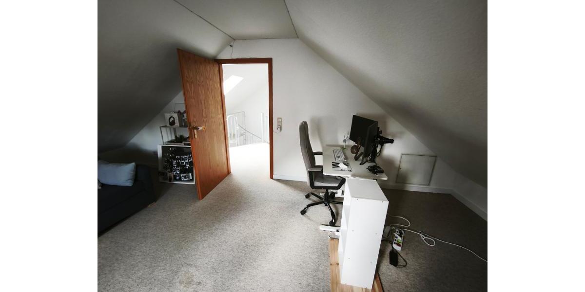 moderne 3 Zi. DG (2. OG) Wohnung mit Balkon und KFZ-Stellplatz - Etagenwohnung Uehlfeld | Angebot:26704502