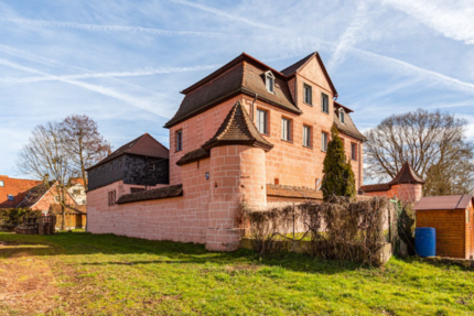 Haus Lonnerstadt - 12 Zimmer, 362 m&sup2;, 545.000&euro; | Angebot:25397557