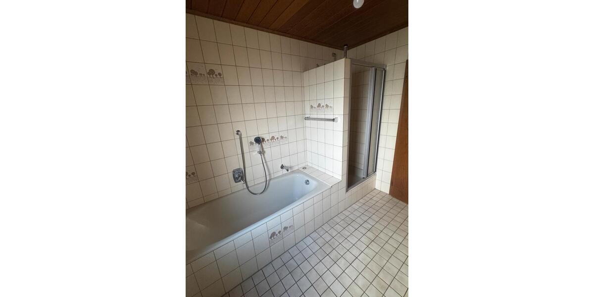 Erdgeschoßwohnung Eggolsheim - 5 Zimmer, 120 m&sup2;, 1.200&euro; | Angebot:25994496