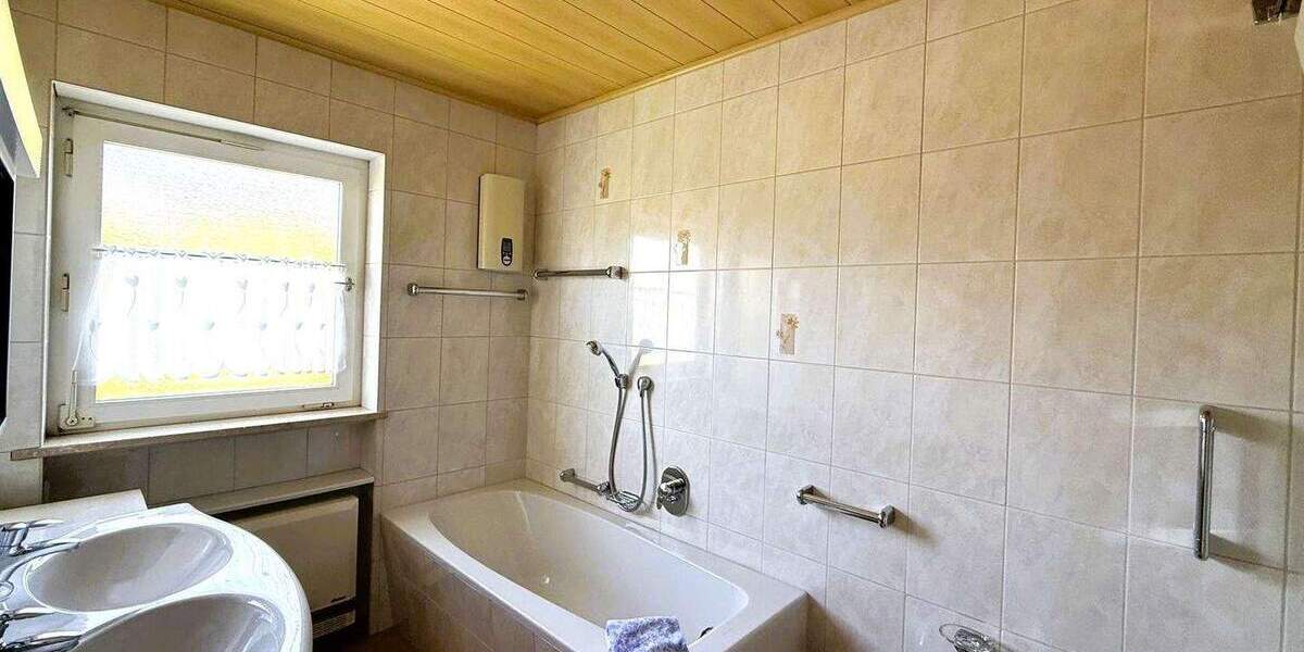 Mehrfamilienhaus, Wohnhaus Memmelsdorf - 9 Zimmer, 186 m&sup2;, 640.000&euro; | Angebot:25695315