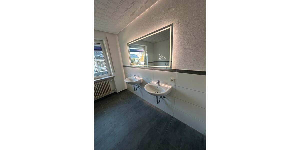 Etagenwohnung Schlüsselfeld - 5 Zimmer, 150 m&sup2;, 1.200&euro; | Angebot:26699657
