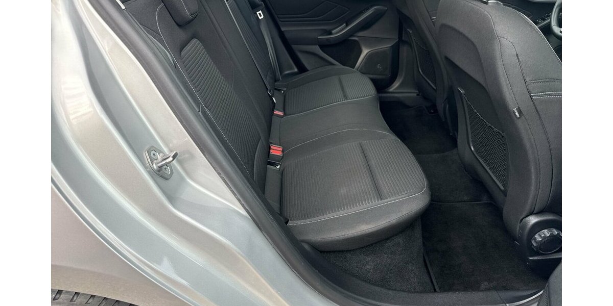 Ford Focus Titanium *Navi/SHZG/LED/TPMT/PDC/1.HD* 31.452 km 16.990 &euro; Bamberg 96052