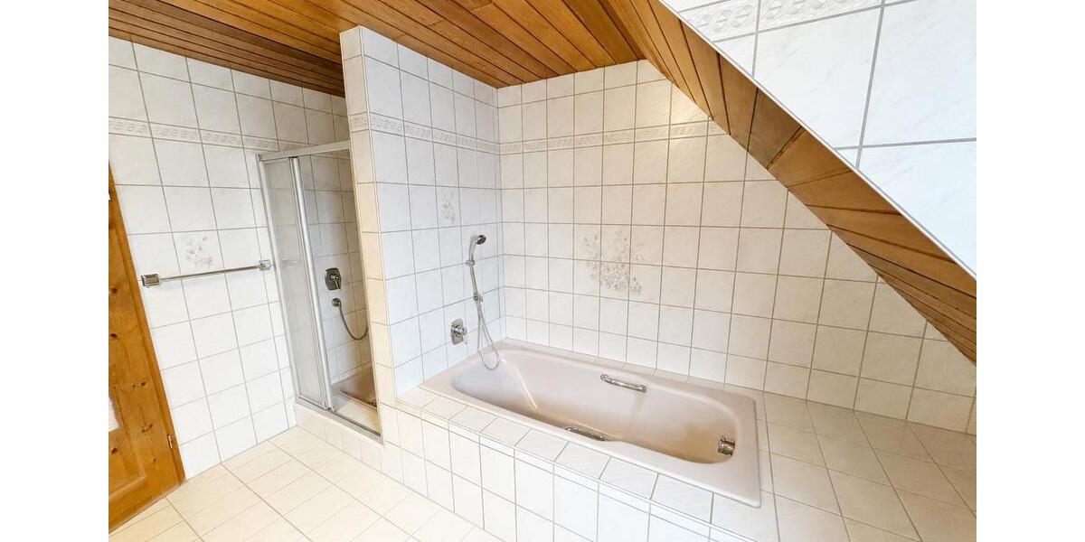 Doppelhaushälfte Effeltrich - 5 Zimmer, 152 m&sup2;, 650.000&euro; | Angebot:27263559