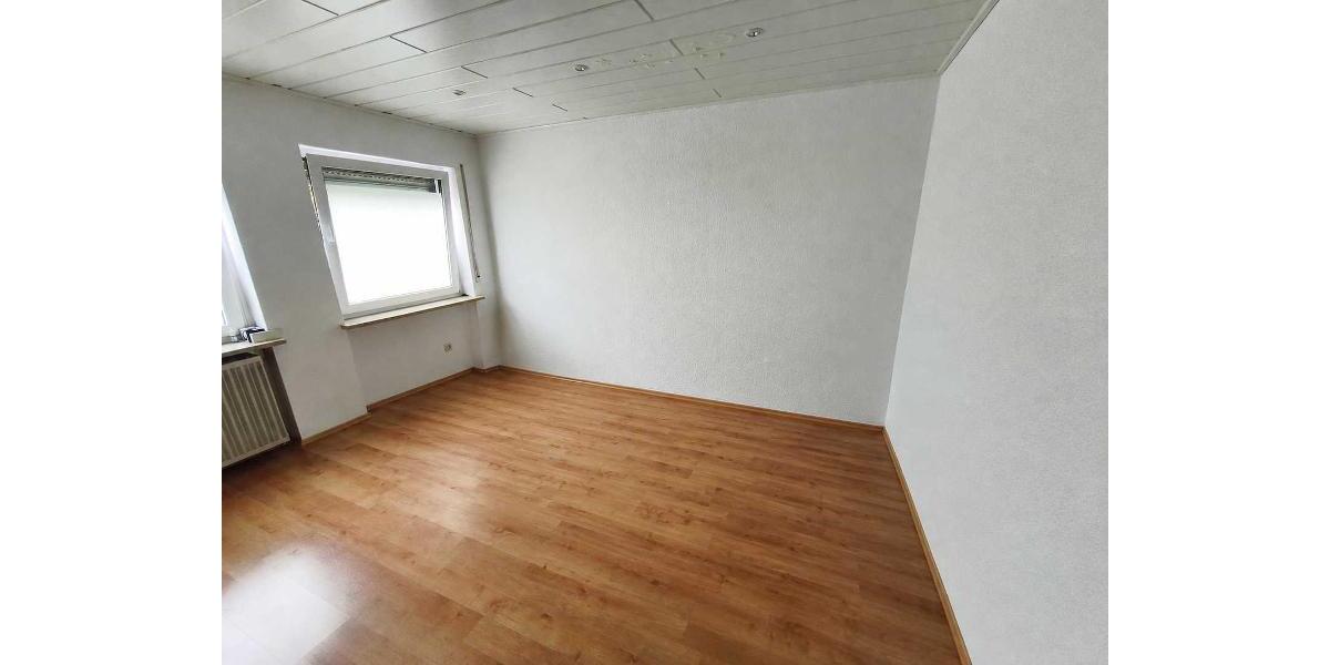 3 Zi. Wohnung im EG mit Terrasse, Gartenmktbenutzung und Garage - Etagenwohnung Hessdorf | Angebot:27314099