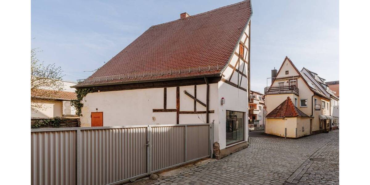 Mehrfamilienhaus, Wohnhaus Forchheim - 6 Zimmer, 130 m&sup2;, 630.000&euro; | Angebot:25692176