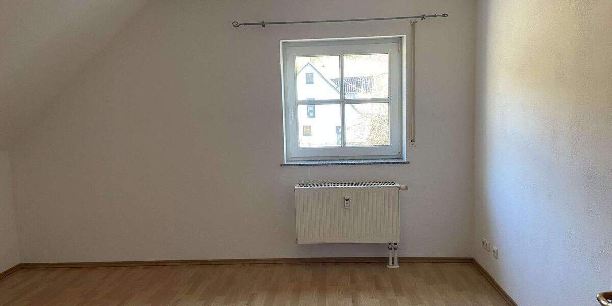 Etagenwohnung Heroldsbach Oesdorf - 4 Zimmer, 127 m&sup2;, 1.075&euro; | Angebot:25768294
