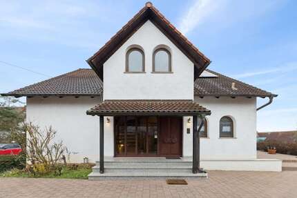 Haus Hallerndorf - 9 Zimmer, 239 m&sup2;, 575.000&euro; | Angebot:25760582