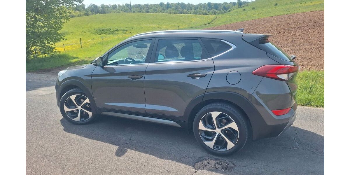 Hyundai TUCSON 179.000 km 13.000 &euro; Ebrach 96157