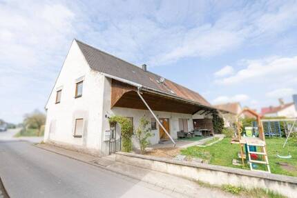 Haus Schlüsselfeld Elsendorf - 8 Zimmer, 232 m&sup2;, 420.000&euro; | Angebot:26471350