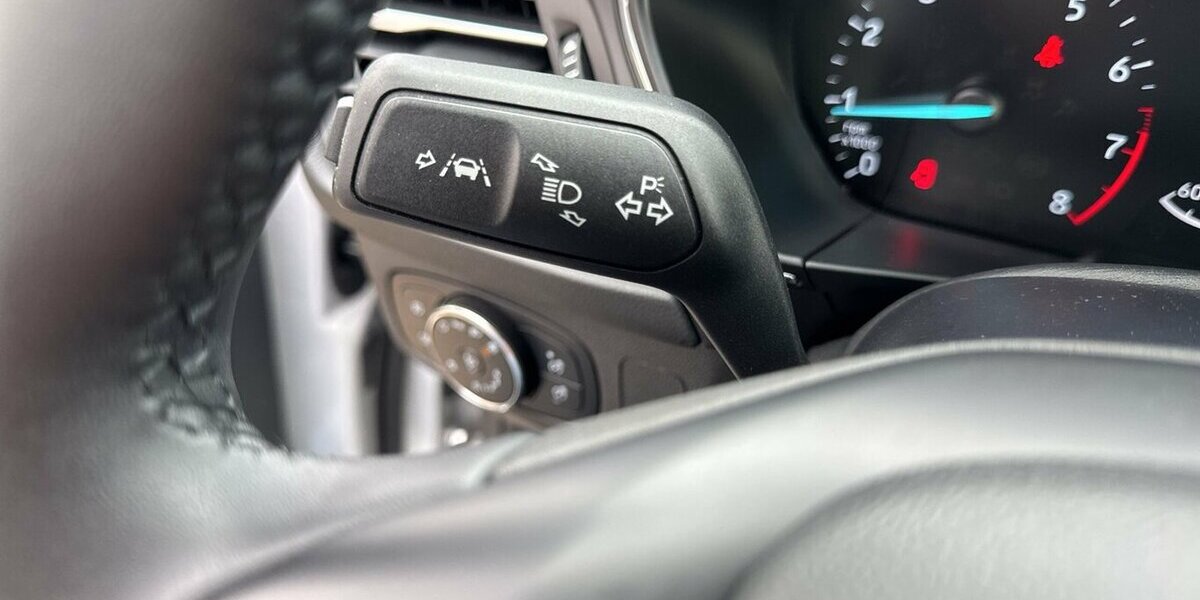 Ford Focus Titanium *Navi/SHZG/LED/TPMT/PDC/1.HD* 31.452 km 16.990 &euro; Bamberg 96052