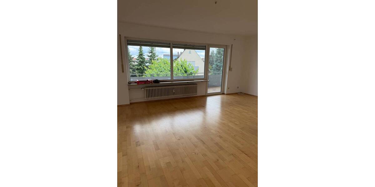 Etagenwohnung Adelsdorf - 4 Zimmer, 106 m&sup2;, 950&euro; | Angebot:26833691