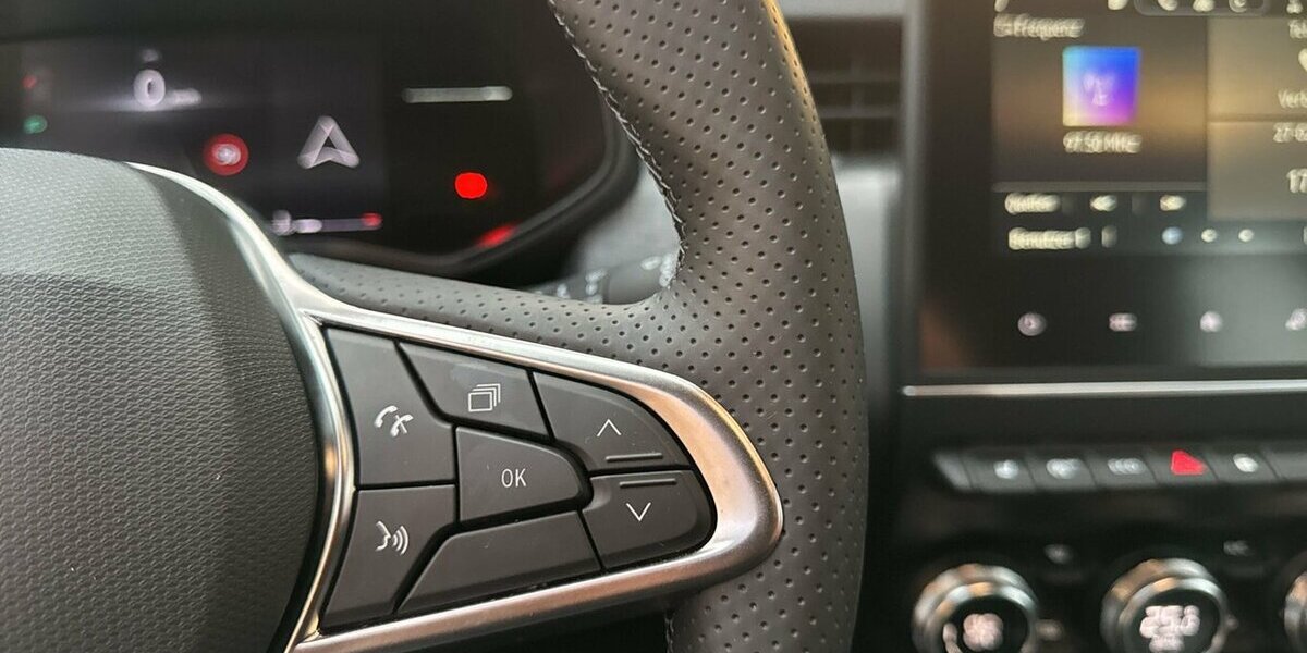 Renault Clio TCE Evolution *LED/Navi-App/Kamera/PDC/SHZG* 2.584 km 16.890 &euro; Bamberg 96052