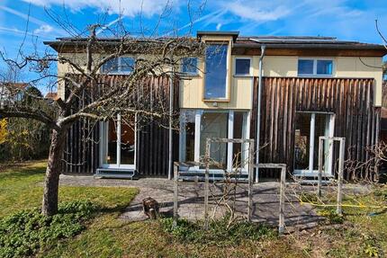 Haus Heroldsbach - 6 Zimmer, 178 m&sup2;, 2.100&euro; | Angebot:26066118