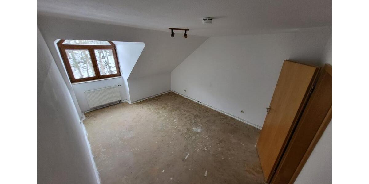 Dachgeschoßwohnung Eltmann - 3 Zimmer, 69 m&sup2;, 185.000&euro; | Angebot:25403544