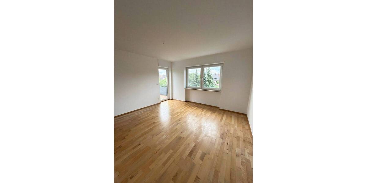 Etagenwohnung Adelsdorf - 4 Zimmer, 106 m&sup2;, 950&euro; | Angebot:26833691