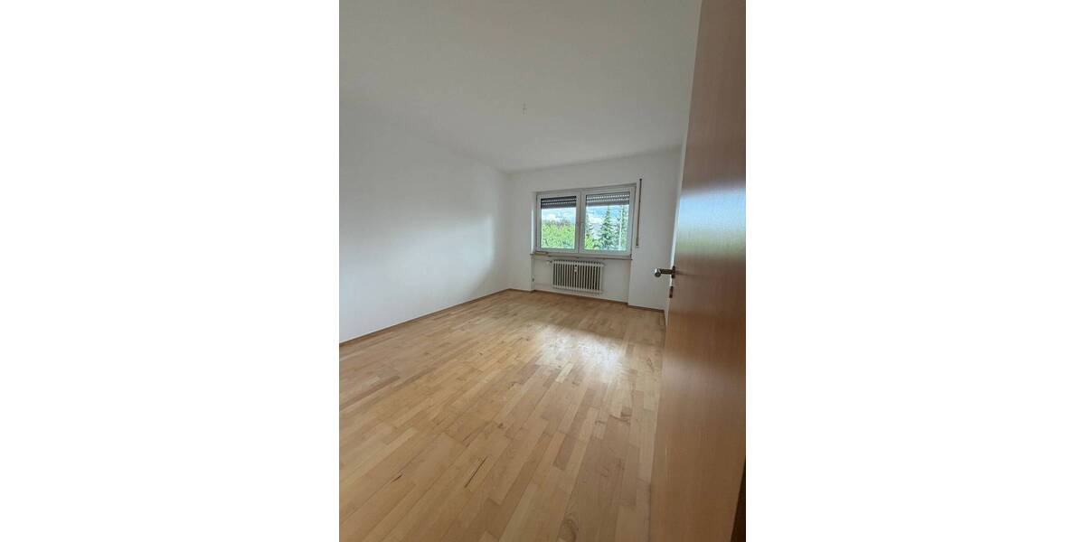 Etagenwohnung Adelsdorf - 4 Zimmer, 106 m&sup2;, 950&euro; | Angebot:26833691