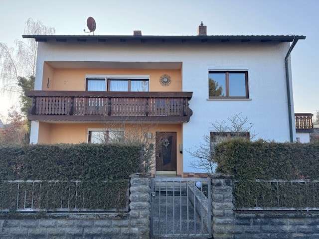 Einfamilienhaus Baunach - 7 Zimmer, 182 m&sup2;, 365.000&euro; | Angebot:25100378