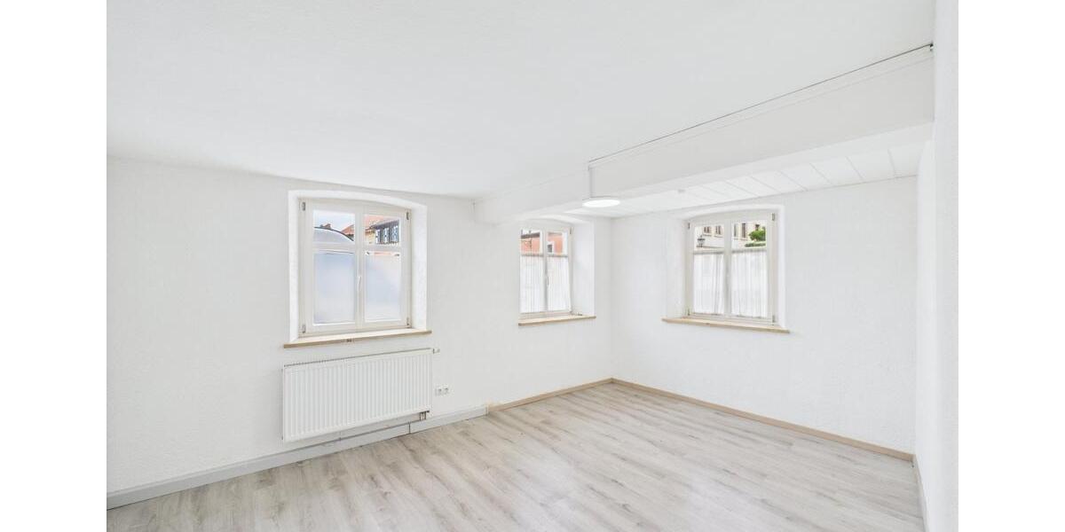 Reihenhaus Baunach - 9 Zimmer, 280 m&sup2;, 2.100&euro; | Angebot:24609355