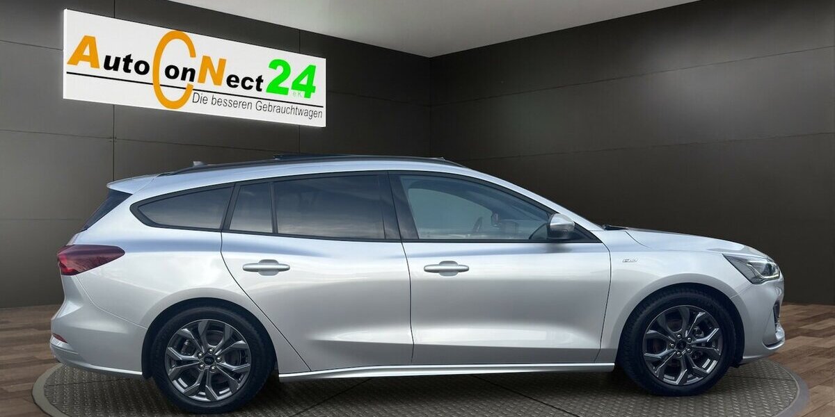 Ford Focus Turnier ST-Line X*Aut./Pano/AHK/Navi/SHZG/PD 17.607 km 22.490 &euro; Bamberg 96052