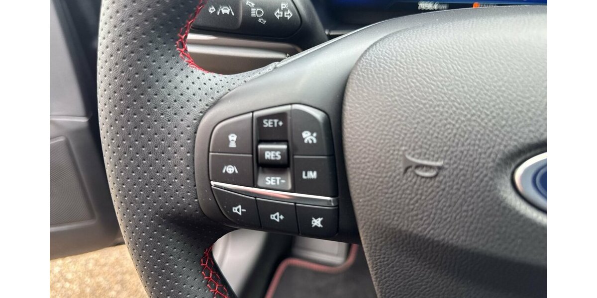 Ford Focus Turnier ST-Line X *AHK//Head-up/Navi/SHZG/PD 7.956 km 23.780 &euro; Bamberg 96052