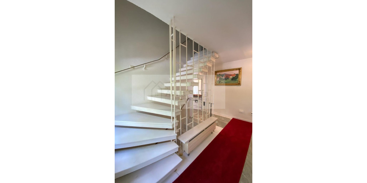 Erdgeschoßwohnung Burghaslach - 6 Zimmer, 220 m&sup2;, 1.250&euro; | Angebot:25379613