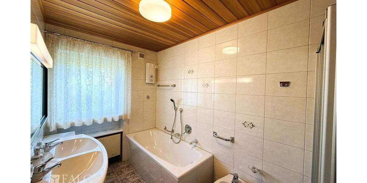 Mehrfamilienhaus, Wohnhaus Memmelsdorf - 9 Zimmer, 186 m&sup2;, 640.000&euro; | Angebot:25695315