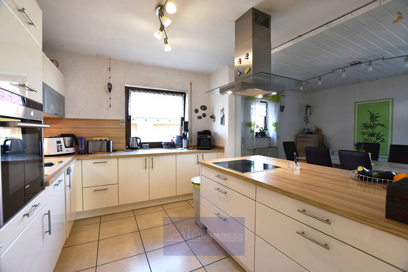 Doppelhaushälfte Adelsdorf - 8 Zimmer, 207 m&sup2;, 425.000&euro; | Angebot:26488135