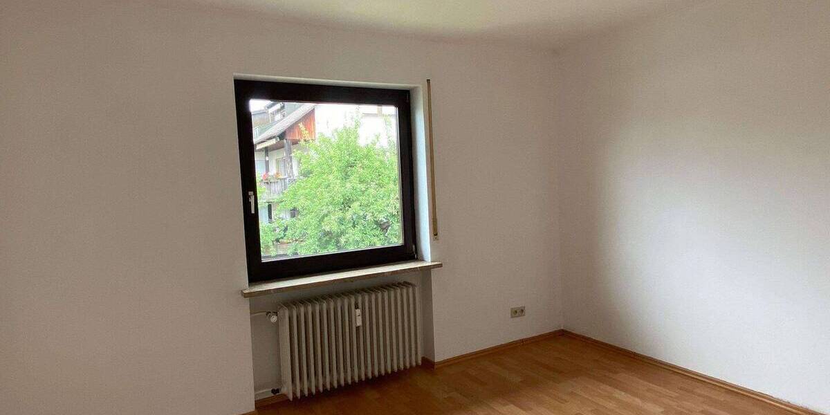 Etagenwohnung Forchheim - 3 Zimmer, 100 m&sup2;, 980&euro; | Angebot:26803825