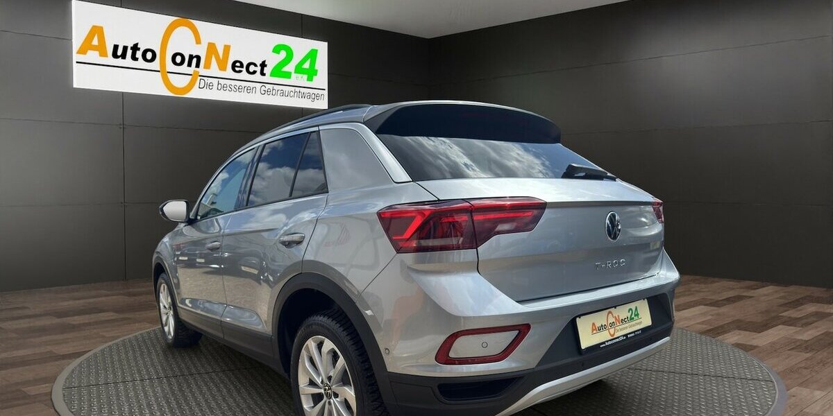 VW T-Roc 1.5 TSi Life Business *LED/Navi/ACC/SHZG/Tot 4.126 km 26.990 &euro; Bamberg 96052