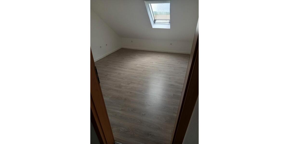 Dachgeschoßwohnung Uehlfeld - 3.5 Zimmer, 75 m&sup2;, 550&euro; | Angebot:26539982