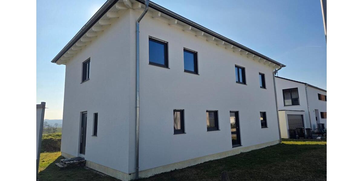 Einfamilienhaus Scheßlitz - 8 Zimmer, 200 m&sup2;, 399.000&euro; | Angebot:25830926