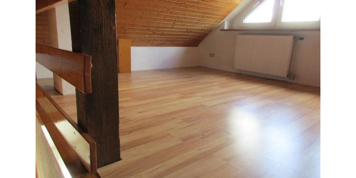 Dachgeschoßwohnung Forchheim - 3 Zimmer, 90 m&sup2;, 333.000&euro; | Angebot:25948091