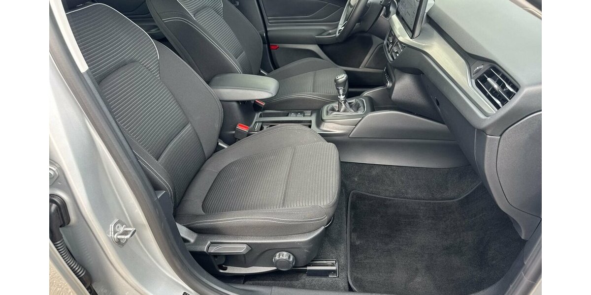 Ford Focus Titanium *Navi/SHZG/LED/TPMT/PDC/1.HD* 31.452 km 16.990 &euro; Bamberg 96052