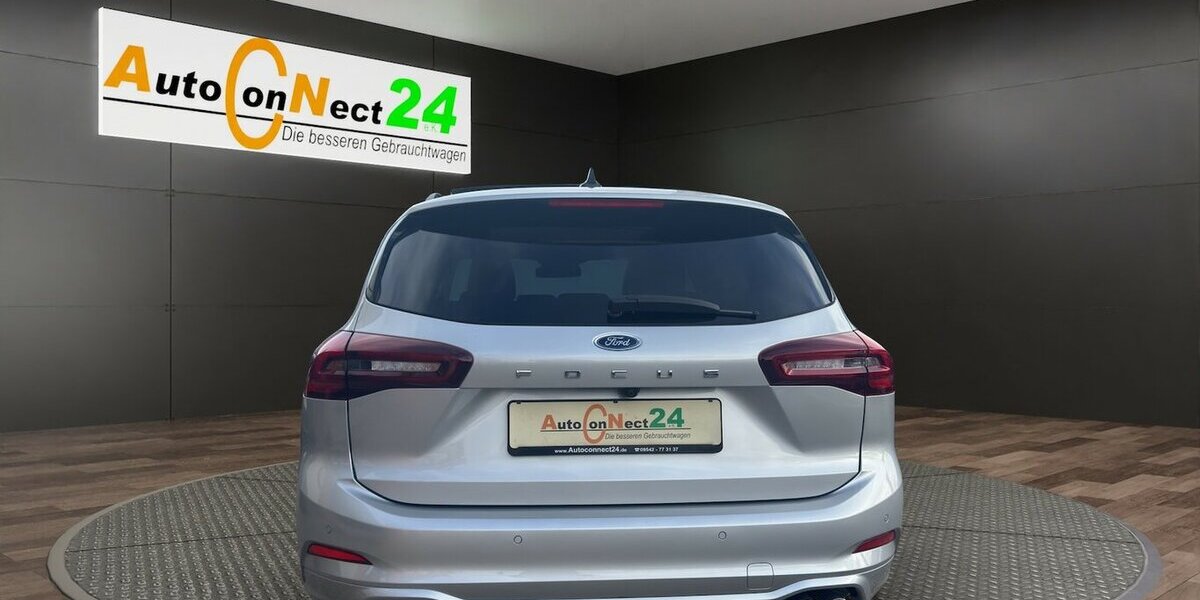 Ford Focus Turnier ST-Line X*Aut./Pano/AHK/Navi/SHZG/PD 17.607 km 22.490 &euro; Bamberg 96052