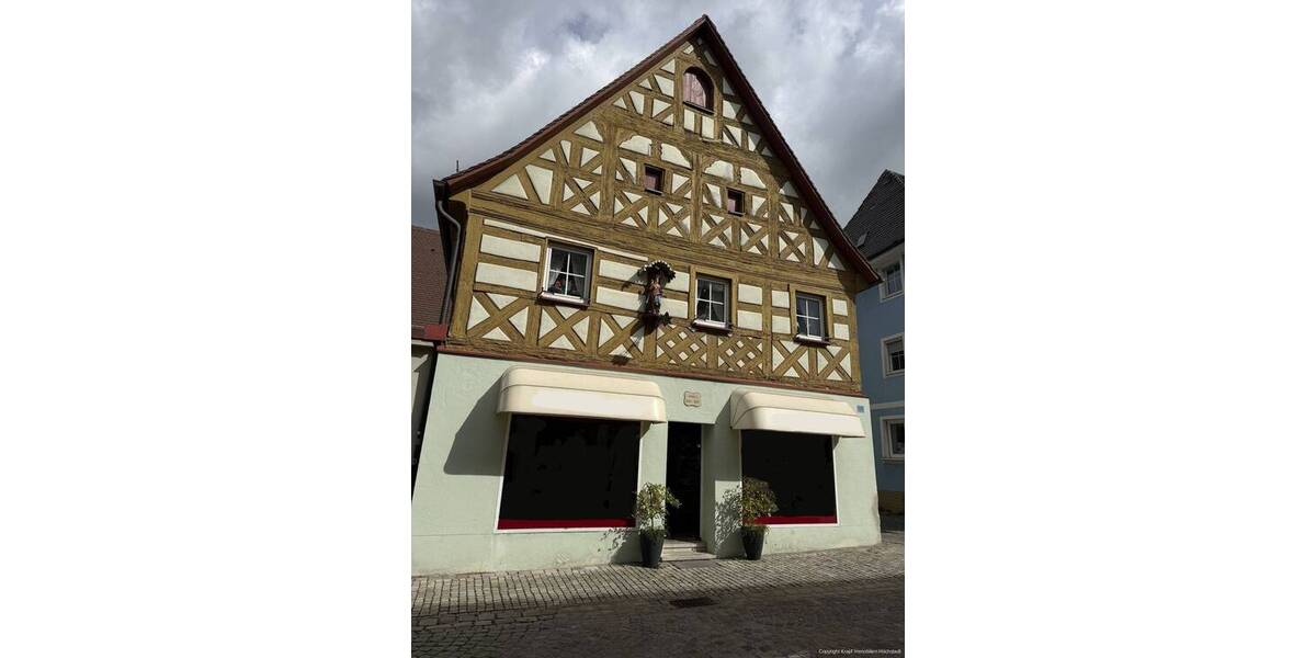 Mehrfamilienhaus, Wohnhaus Höchstadt a.d.Aisch Höchstadt - 8 Zimmer, 220 m&sup2;, 330.000&euro; | Angebot:25741332