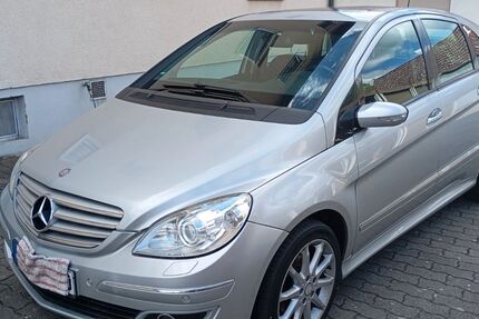 Mercedes-Benz B 200 321.289 km 2.599 &euro; Stegaurach 96135